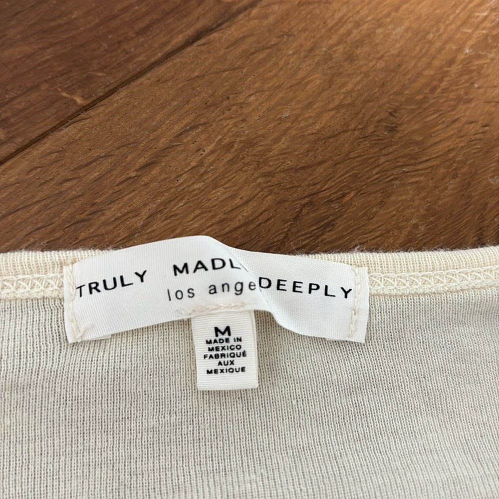 Urban Outfitters Truly Madly Deeply Los Angeles Angel Top 😇 - Picture 5 of 5